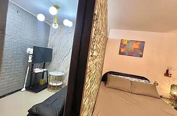 Uno's Place With Karaoke,wifi,netflix And Balcony Hotel