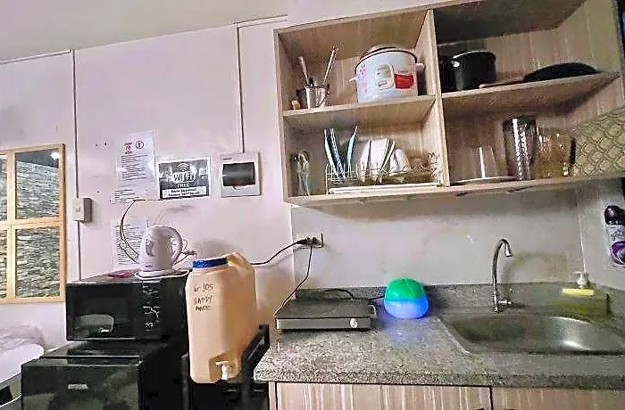 Uno's Place With Karaoke,wifi,netflix And Balcony Hotel Manila