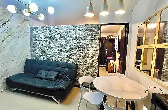 Uno's Place With Karaoke,wifi,netflix And Balcony 2* Manila
