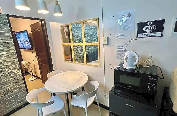 Hotel Uno's Place With Karaoke,wifi,netflix And Balcony Manila