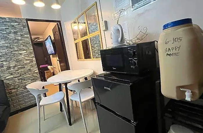 Uno's Place With Karaoke,wifi,netflix And Balcony Manila