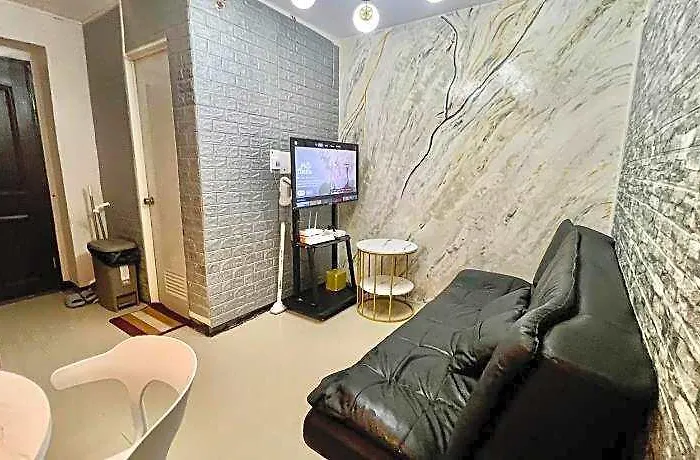 Uno's Place With Karaoke,wifi,netflix And Balcony Hotel