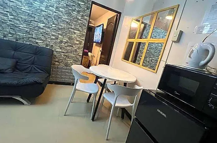 Uno's Place With Karaoke,wifi,netflix And Balcony Hotel Manila
