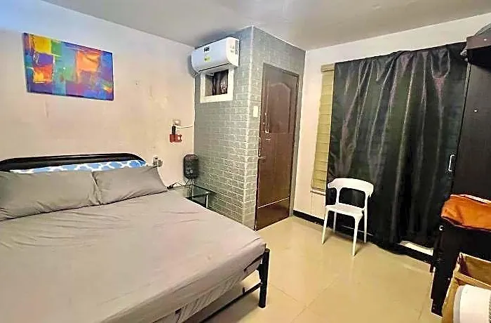 Hotel Uno's Place With Karaoke,wifi,netflix And Balcony 2*