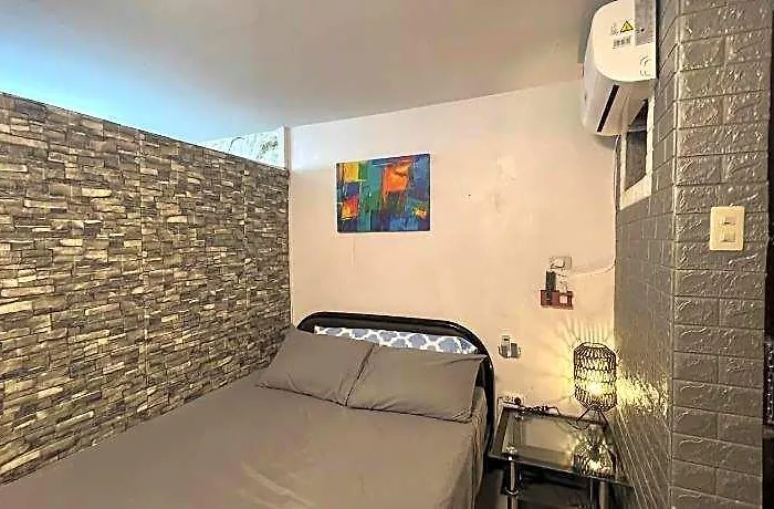 Hotel Uno's Place With Karaoke,wifi,netflix And Balcony
